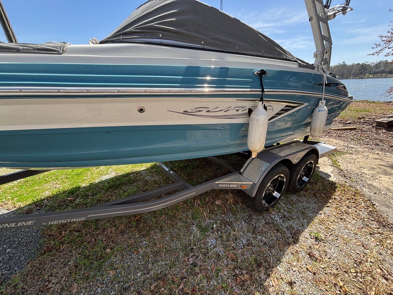 
								2023 Crownline 220 SURF full									