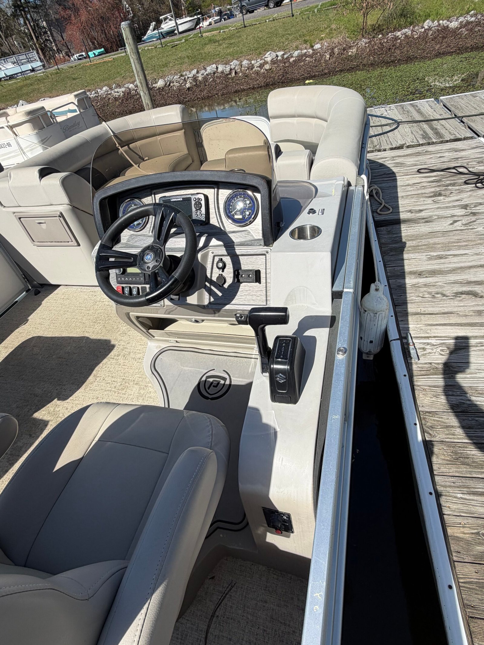 
								2022 Premier Tritoon full									