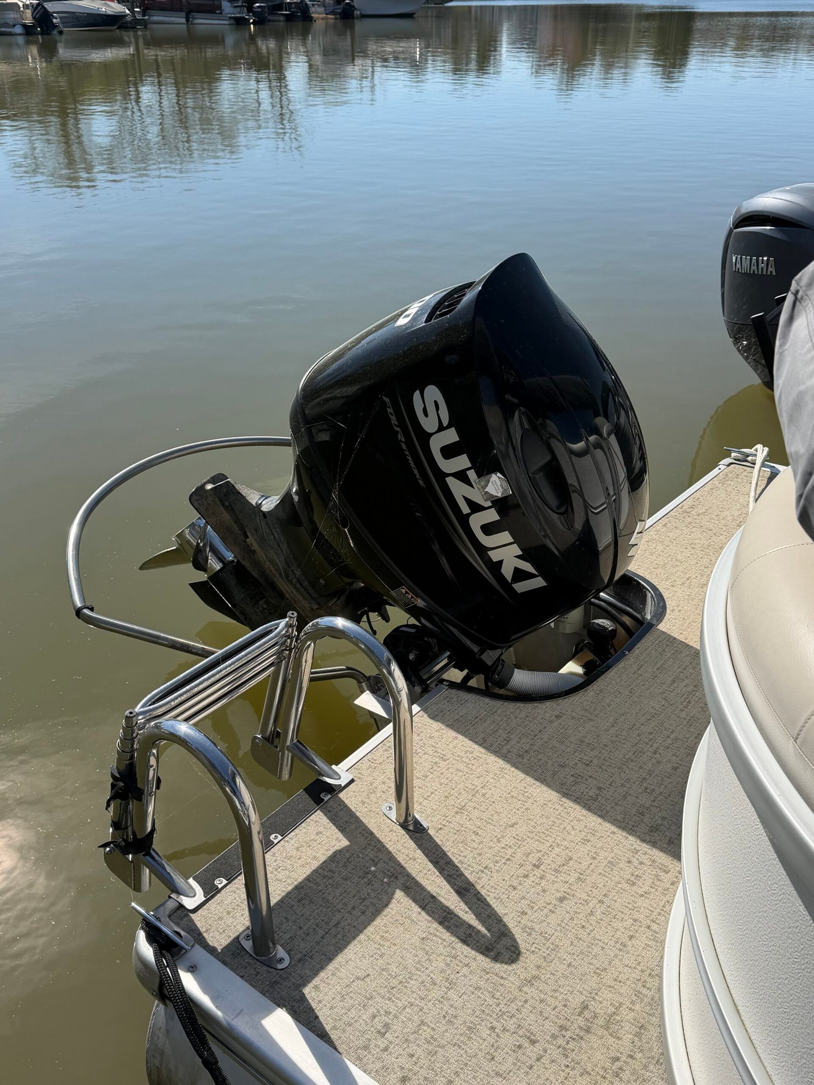 
								2022 Premier Tritoon full									