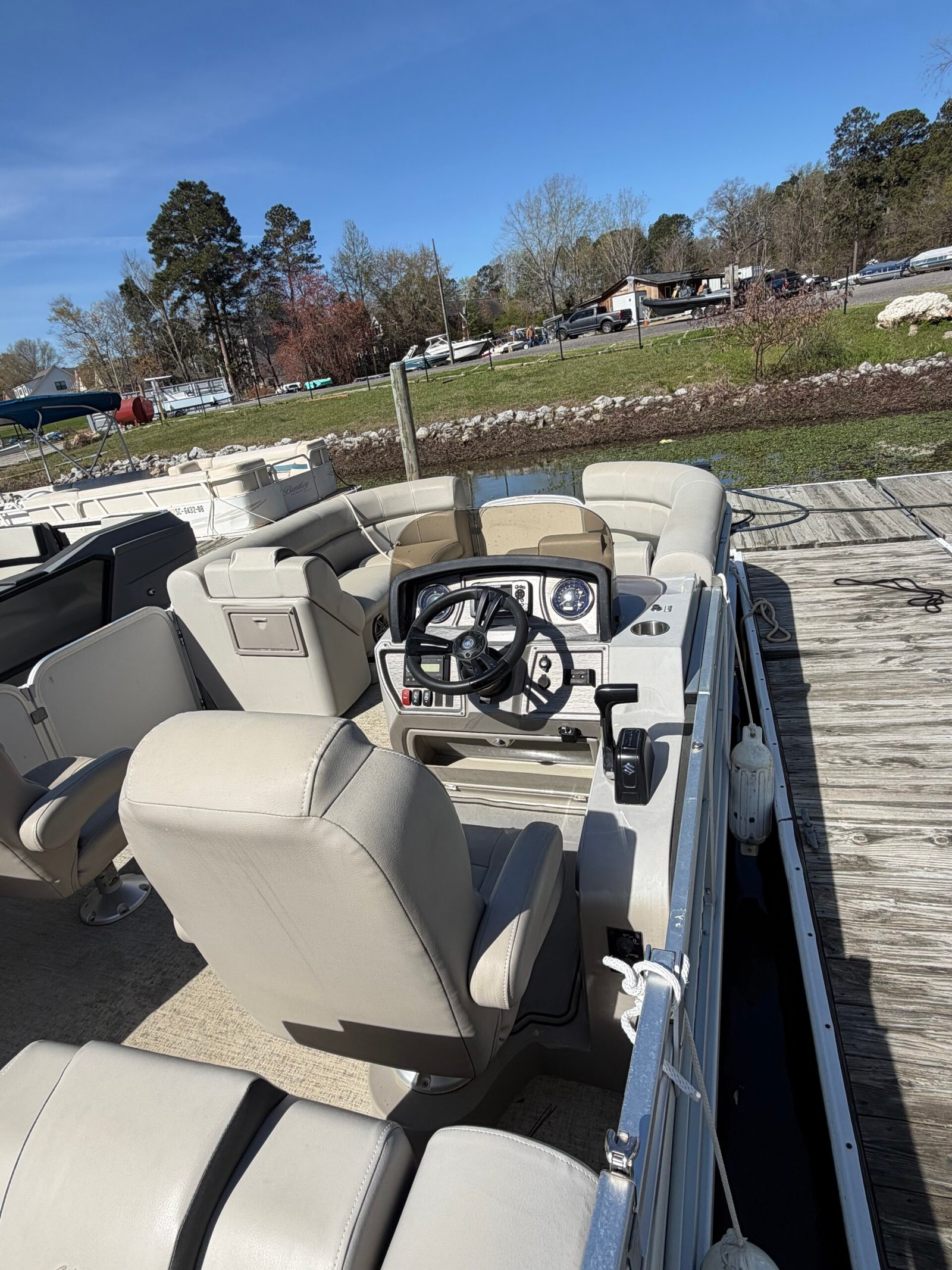 
								2022 Premier Tritoon full									